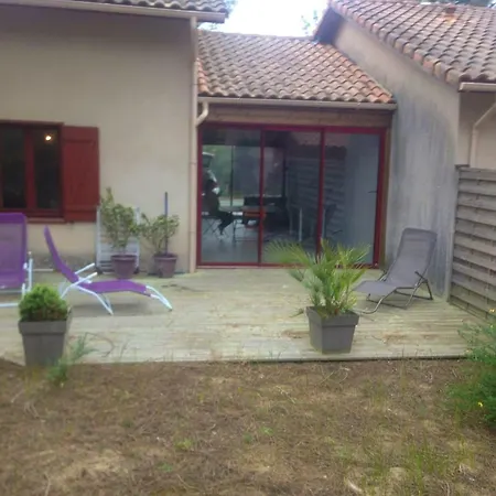 Maison De 2 Avec Piscine Partagee Et Terrasse A Et Maa A 2 Km De La Plage Ferienhaus *